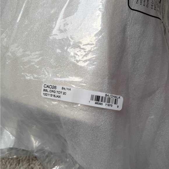 Coach Cargo Tote 20 Bubble Leather Chalk - Picture 14 of 15